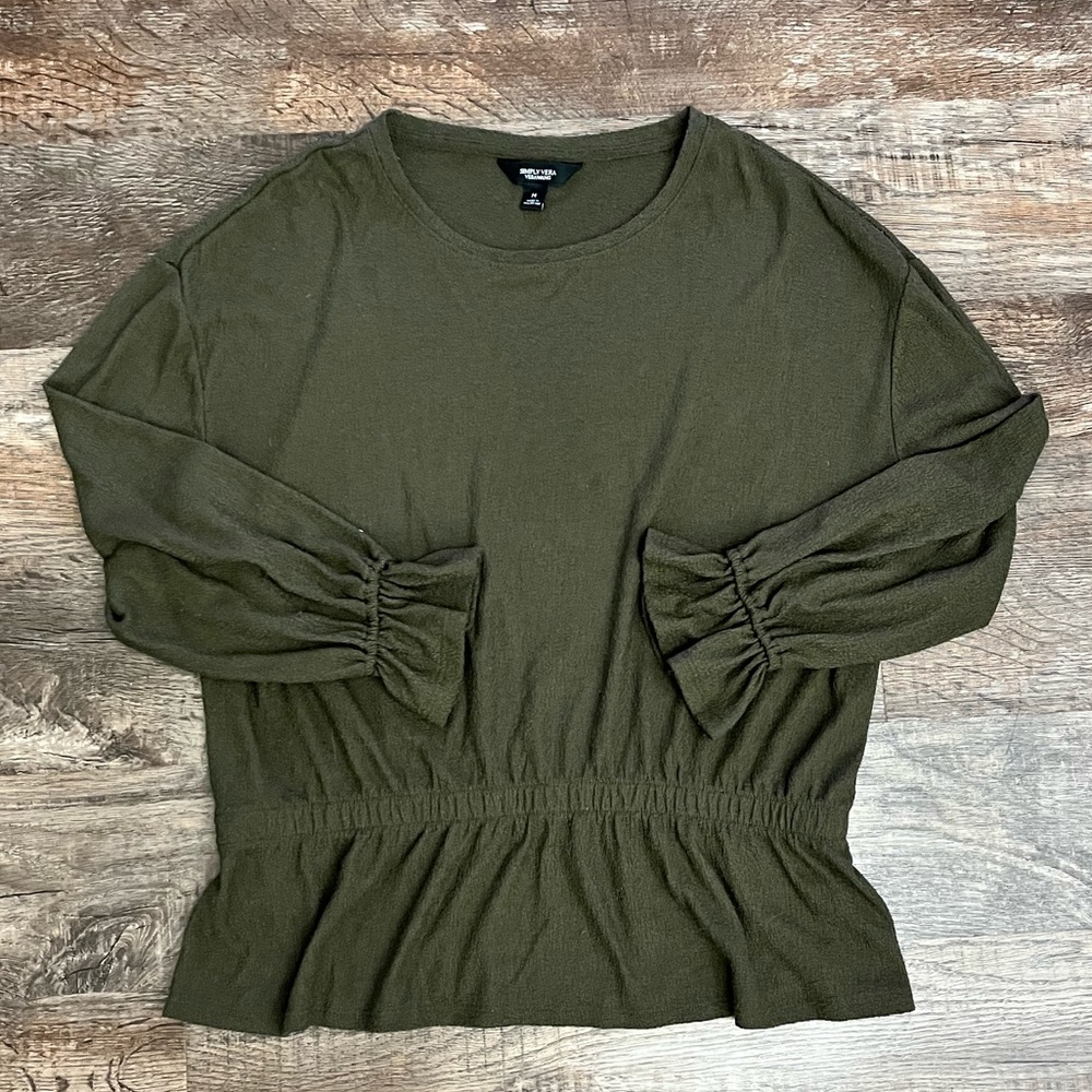 Women’s size medium green Simply Vera Vera Wang Sweater